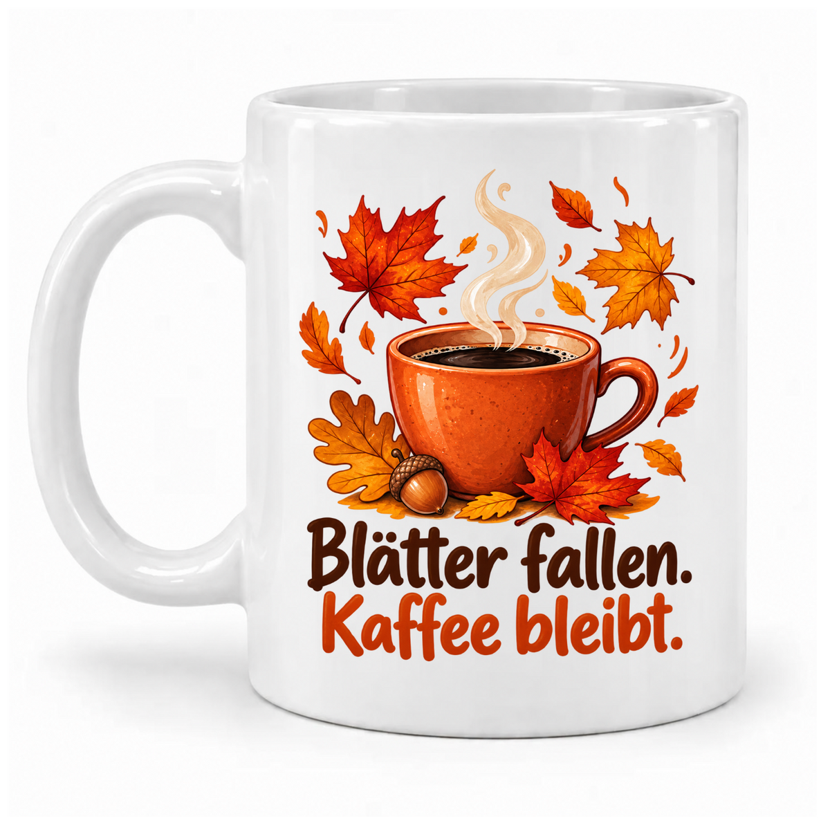 Weiße Herbst-Tasse „Blätter fallen. Kaffee bleibt.“ mit orangefarbener Kaffeetasse, Herbstlaub und Eichel – Griff links.