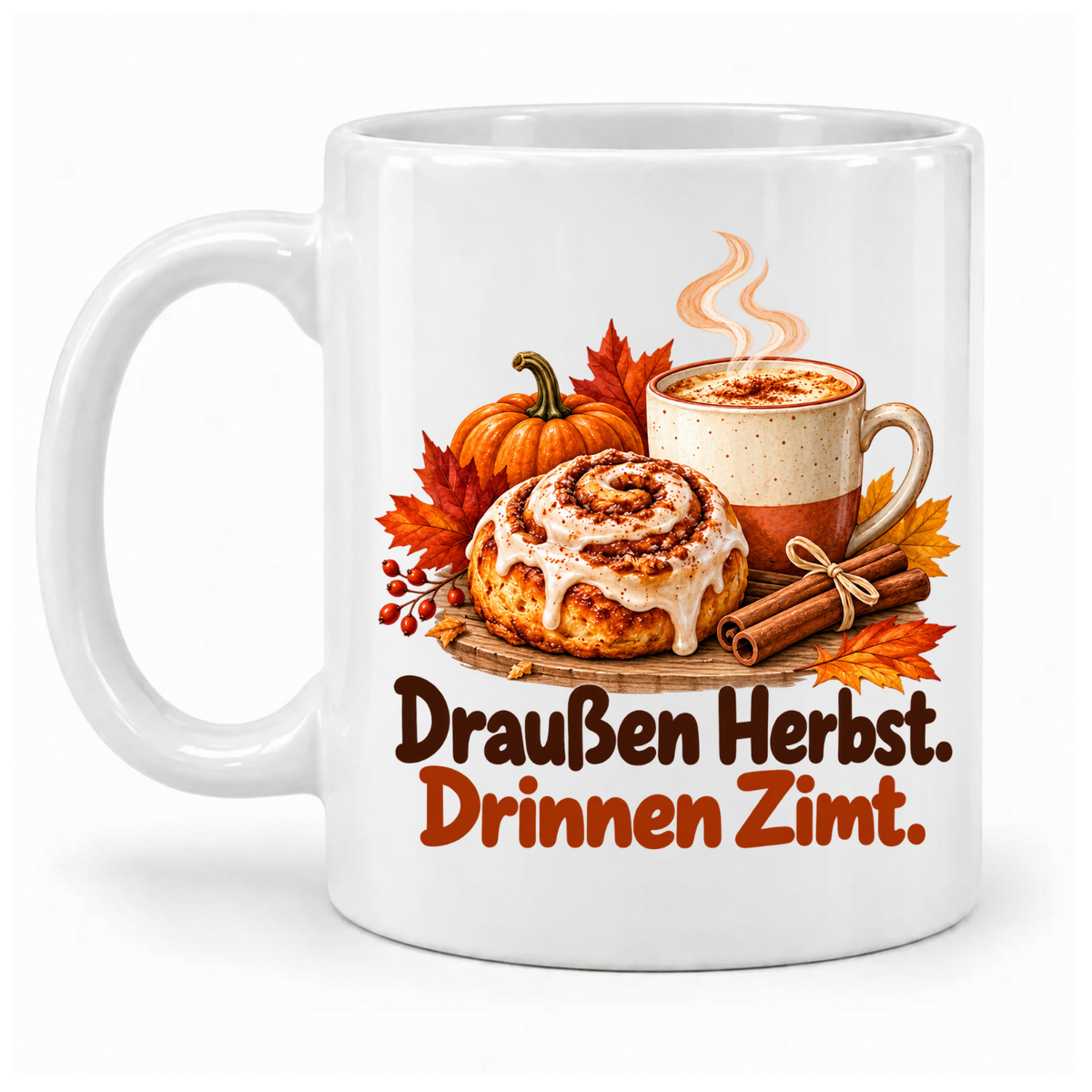 Weiße Herbst-Tasse „Draußen Herbst. Drinnen Zimt.“ mit Zimtschnecke, dampfendem Getränk, Kürbis und Herbstlaub – Griff links.