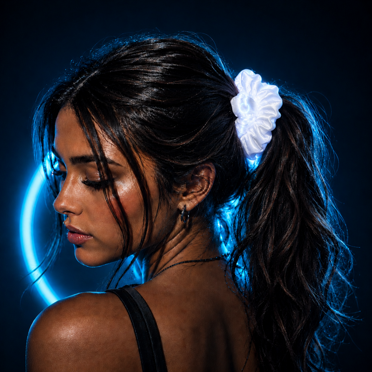 Weißer KATI ZUCKER 5in1 Scrunchie als Haarband.