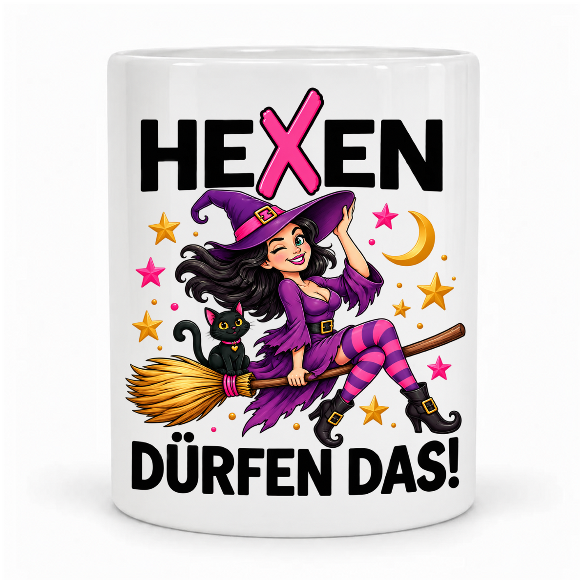 Weiße Tasse „Hexen dürfen das!“, vor Kopf bedruckt mit Hexe und schwarzer Katze auf einem Besen; Griff hinter der Tasse
