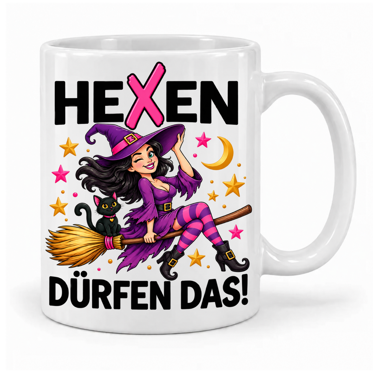 Weiße Tasse „Hexen dürfen das!“ mit zwinkernder Hexe und schwarzer Katze auf einem Besen, Mond und Sternen, Griff rechts