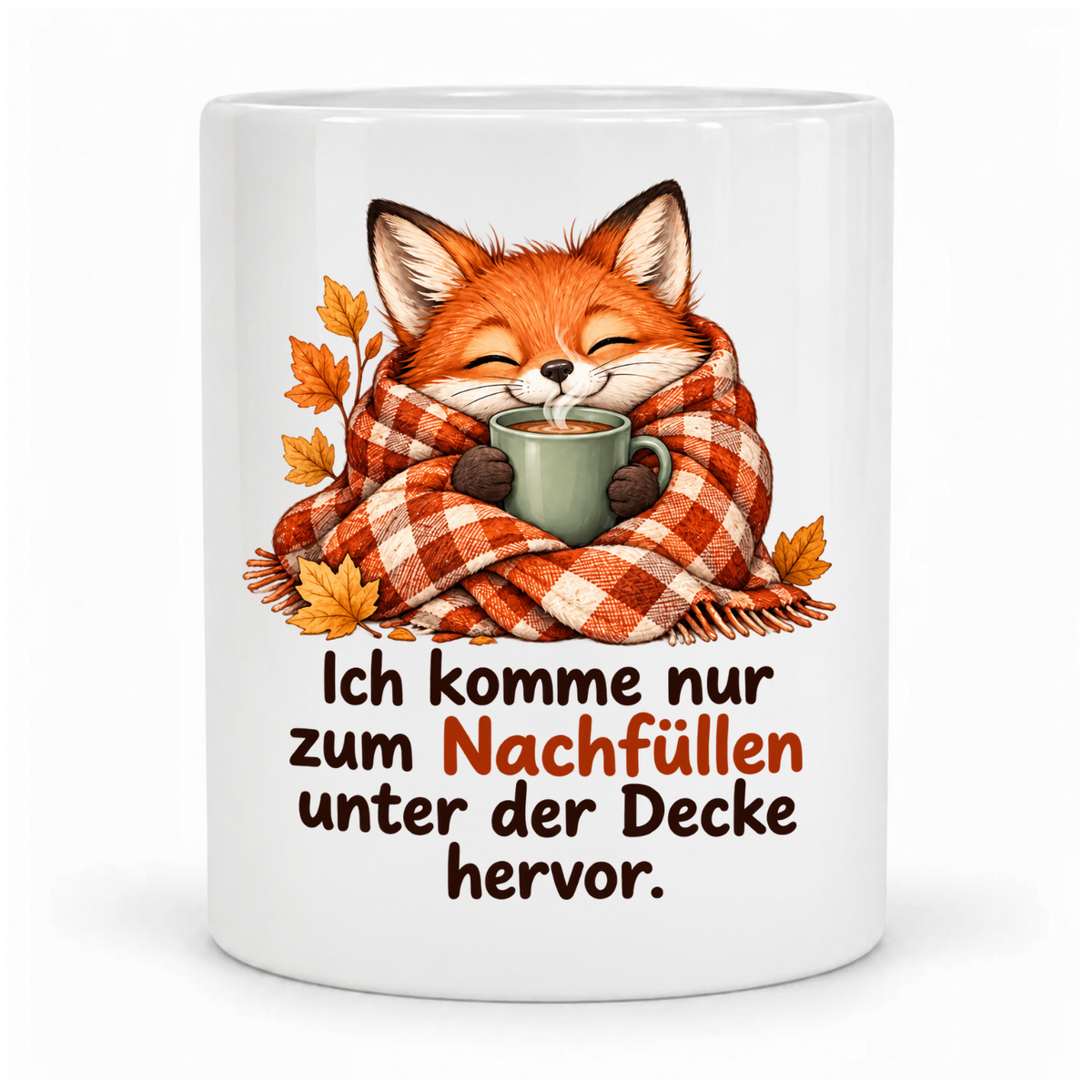 Weiße Herbst-Tasse mit Fuchs in karierter Decke, Heißgetränk und Spruch „Ich komme nur zum Nachfüllen unter der Decke hervor.“ – Vor Kopf bedruckt.
