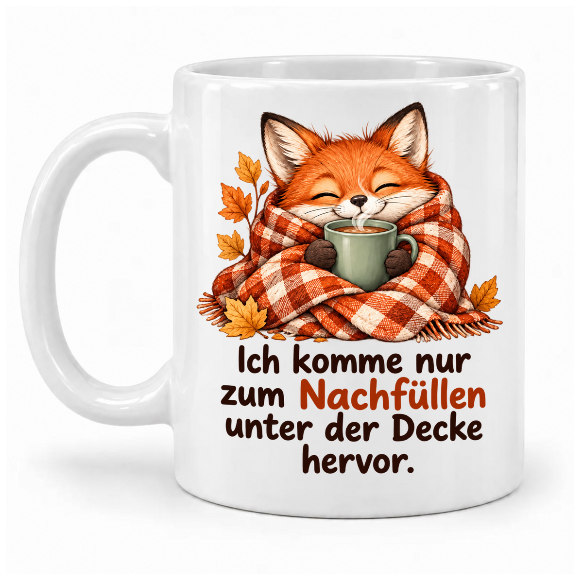 Weiße Herbst-Tasse mit Fuchs in karierter Decke, Heißgetränk und Spruch „Ich komme nur zum Nachfüllen unter der Decke hervor.“ – Griff links.