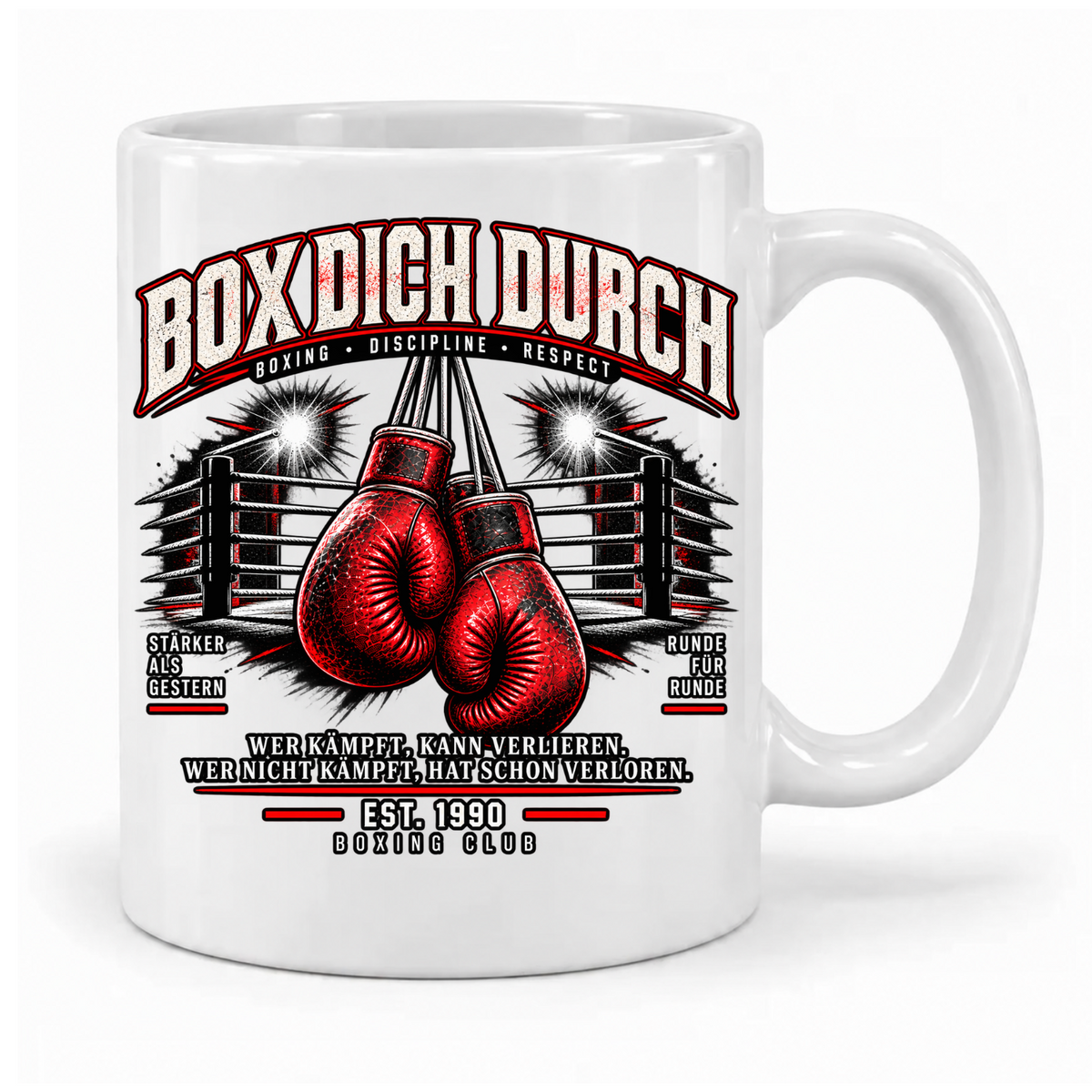 Weiße Axel-Schulz-Tasse „Boxing Club 1990“ mit roten Boxhandschuhen, Boxring und Schriftzug „Box dich durch“, Griff rechts