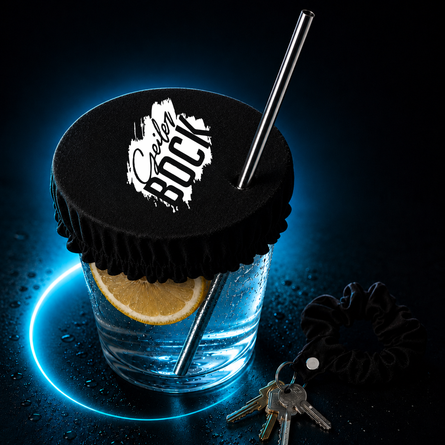 Cocktailglas mit schwarzem KO STOP Getränkeschutz und „Geiler Bock“ Motiv im Premium Festival Look.