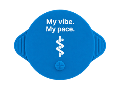 Blauer individuell gestalteter KO STOP Getränkeschutz für die Asklepios Klinik Nord mit dem Aufdruck My vibe. My pace.