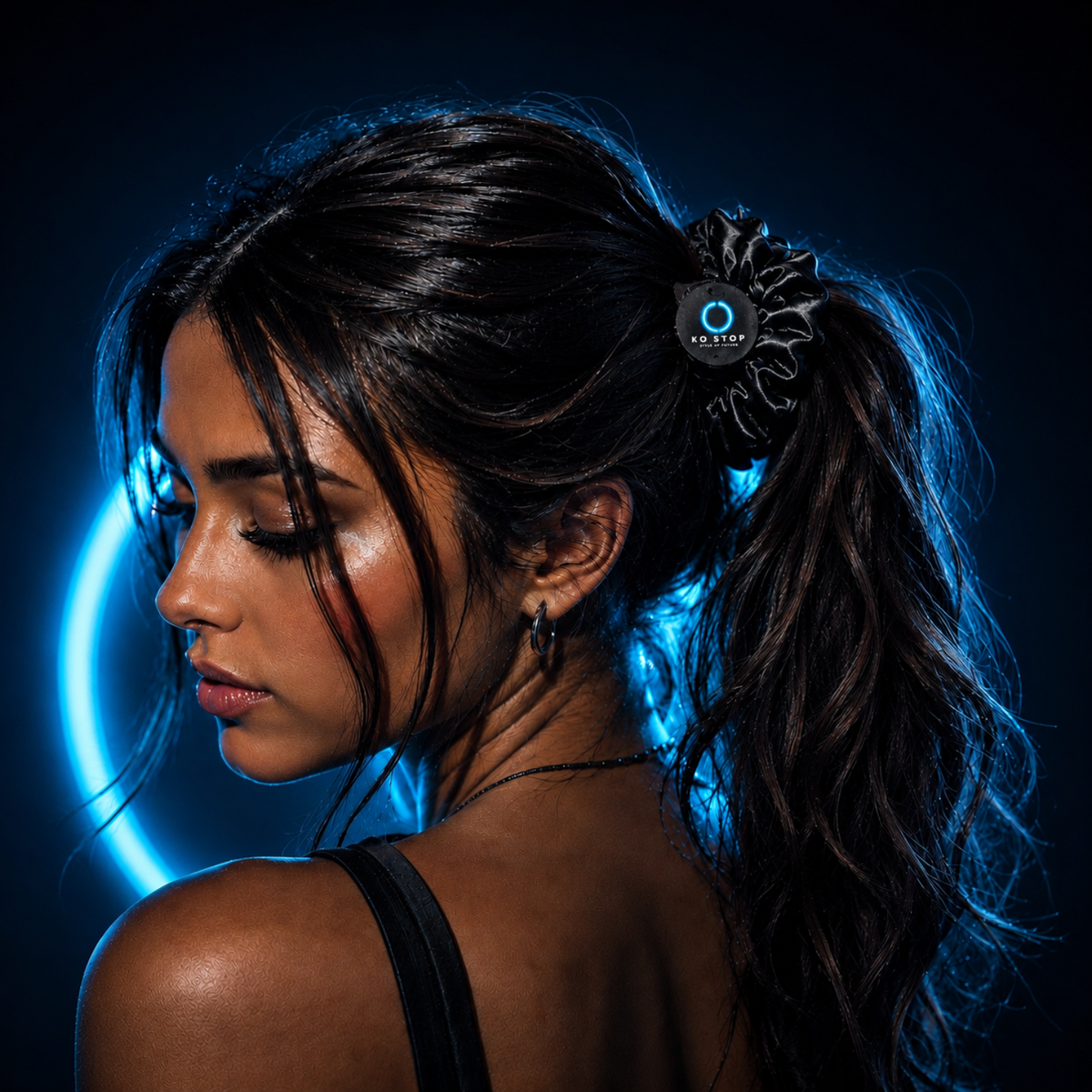 KO STOP Scrunchie als elegantes Haarband für Frauen stylisches Sicherheitsaccessoire mit integriertem Getränkeschutz für Festivals, Events, Reisen und das Nachtleben.