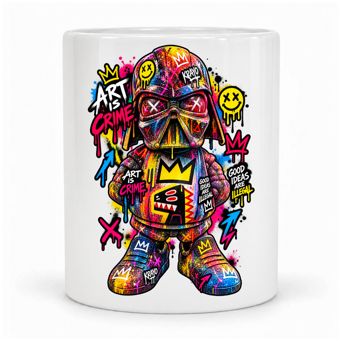 Weiße Krayo-Art-Tasse mit bunter behelmter Space-Figur, Graffiti-Kronen und Schriftzug „Art is Crime“, Vor Kopf bedruckt