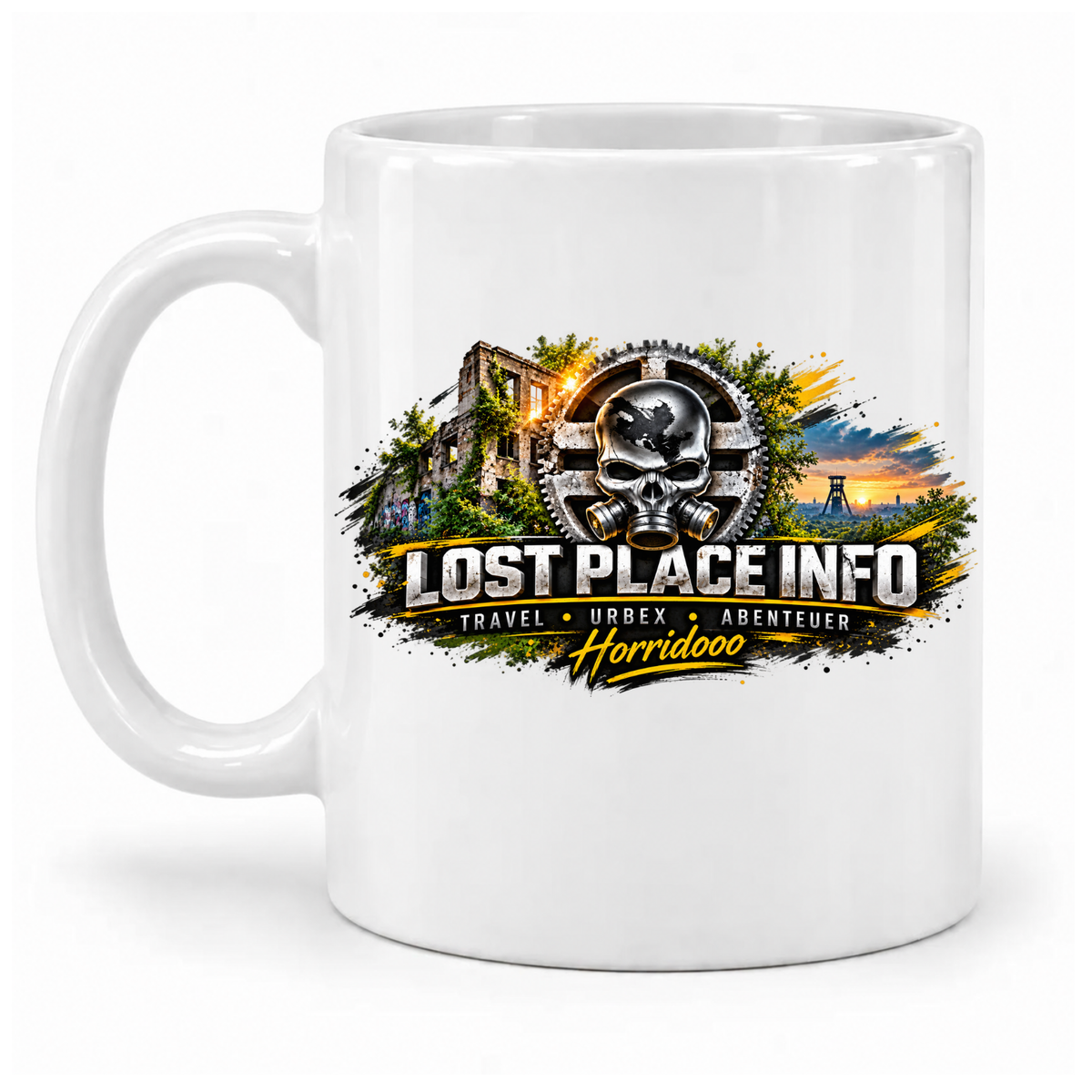 Weiße LostPlace.info Horridooo-Keramiktasse mit Urbex-Motiv, Totenkopf und Industriekulisse – Griff links