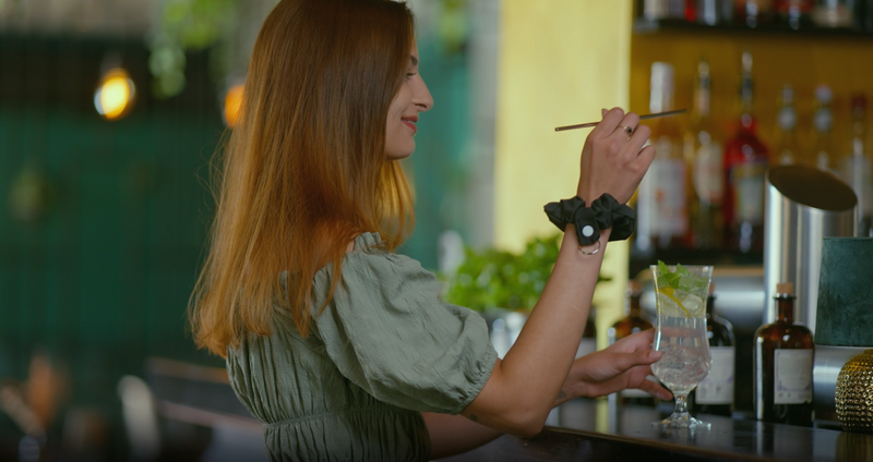 Getränkeschutz Deckel gegen K.O.-Tropfen - KO STOP Anwendung